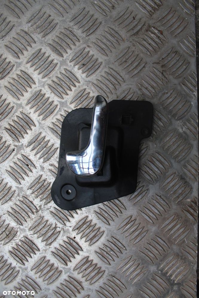 KLAMKA DRZWI LEWY TYŁ OPEL MERIVA A 13121860 - 2