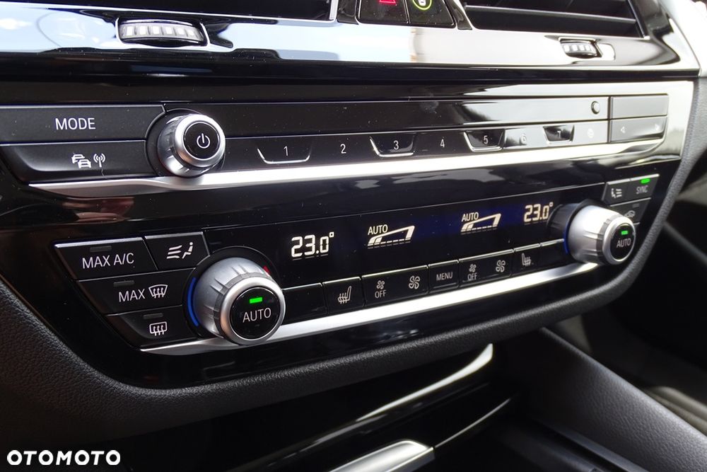 BMW Seria 5 530i Sport Line - 29