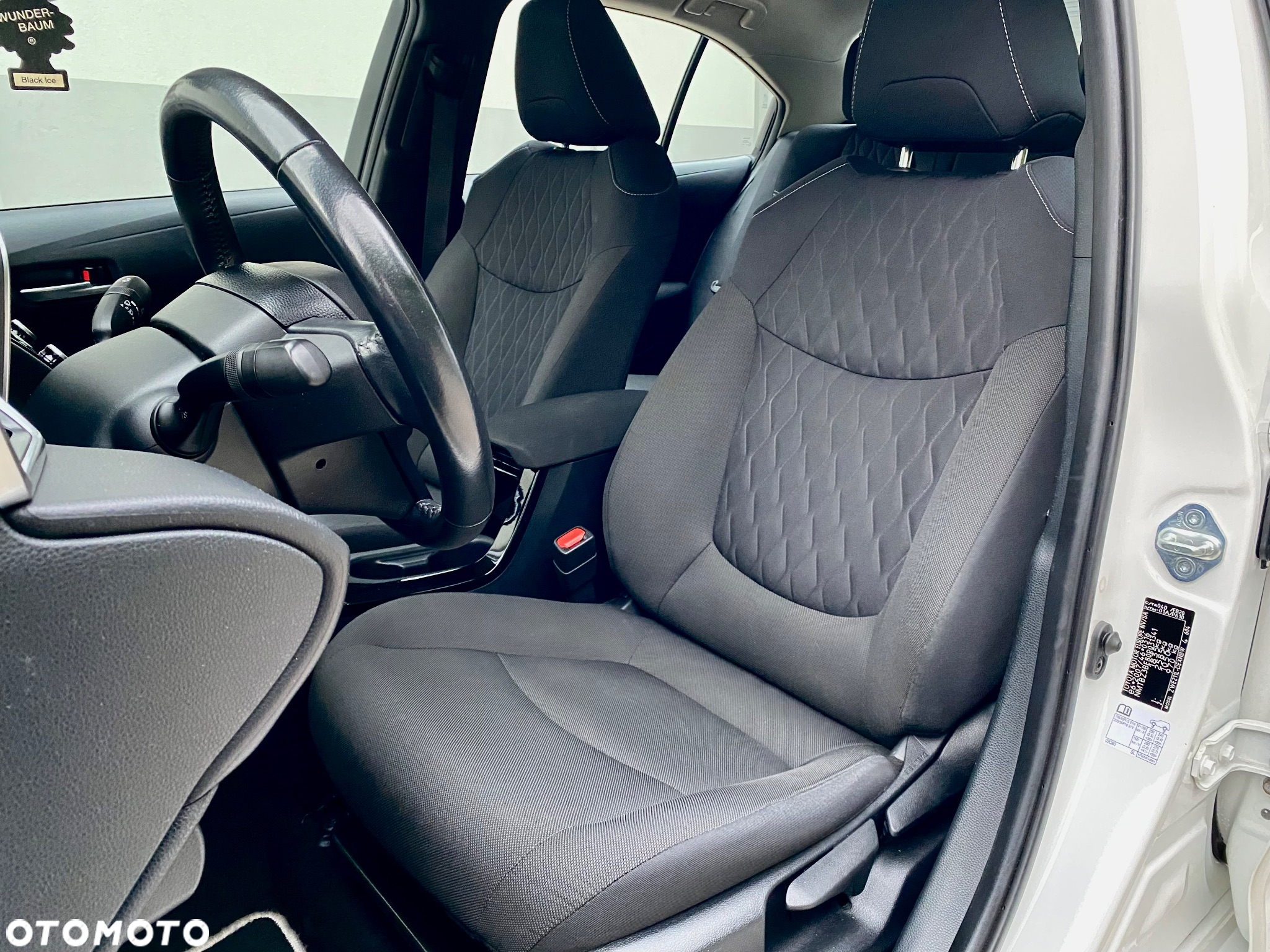 Toyota Corolla 1.8 Hybrid Comfort - 35