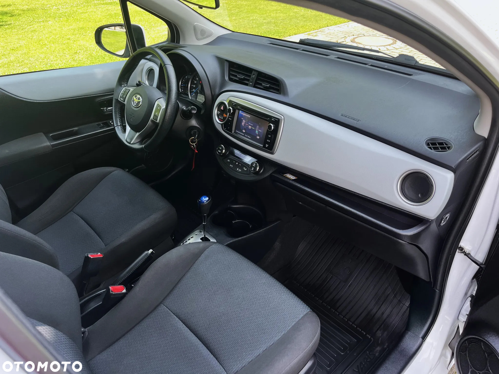 Toyota Yaris Hybrid 100 Premium - 18