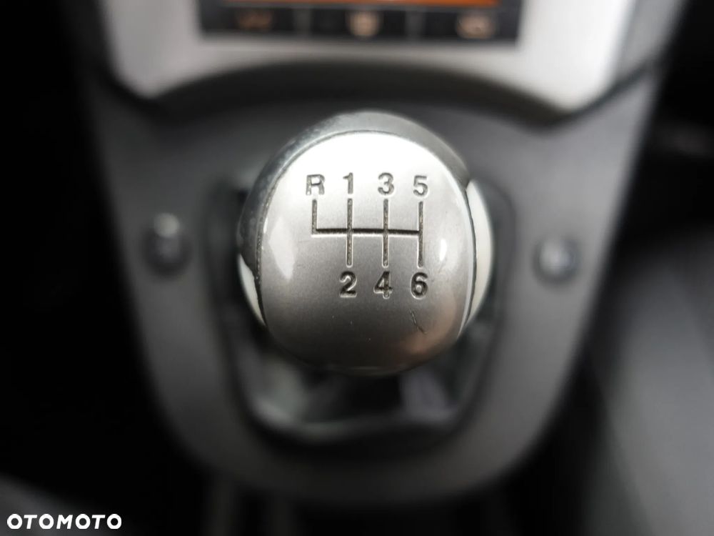 Kia Carens - 29
