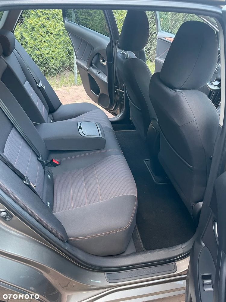 Toyota Avensis 1.8 Premium MS - 17