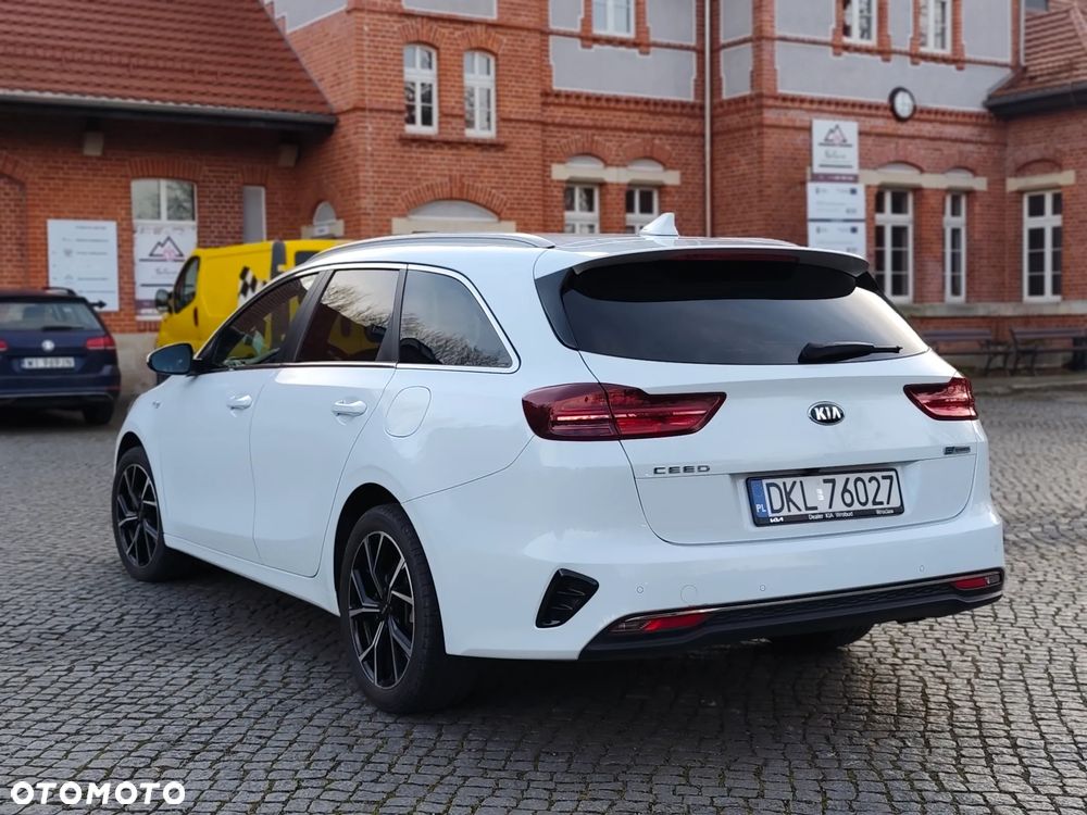 Kia Ceed 1.6 CRDi mHEV Business Line - 12
