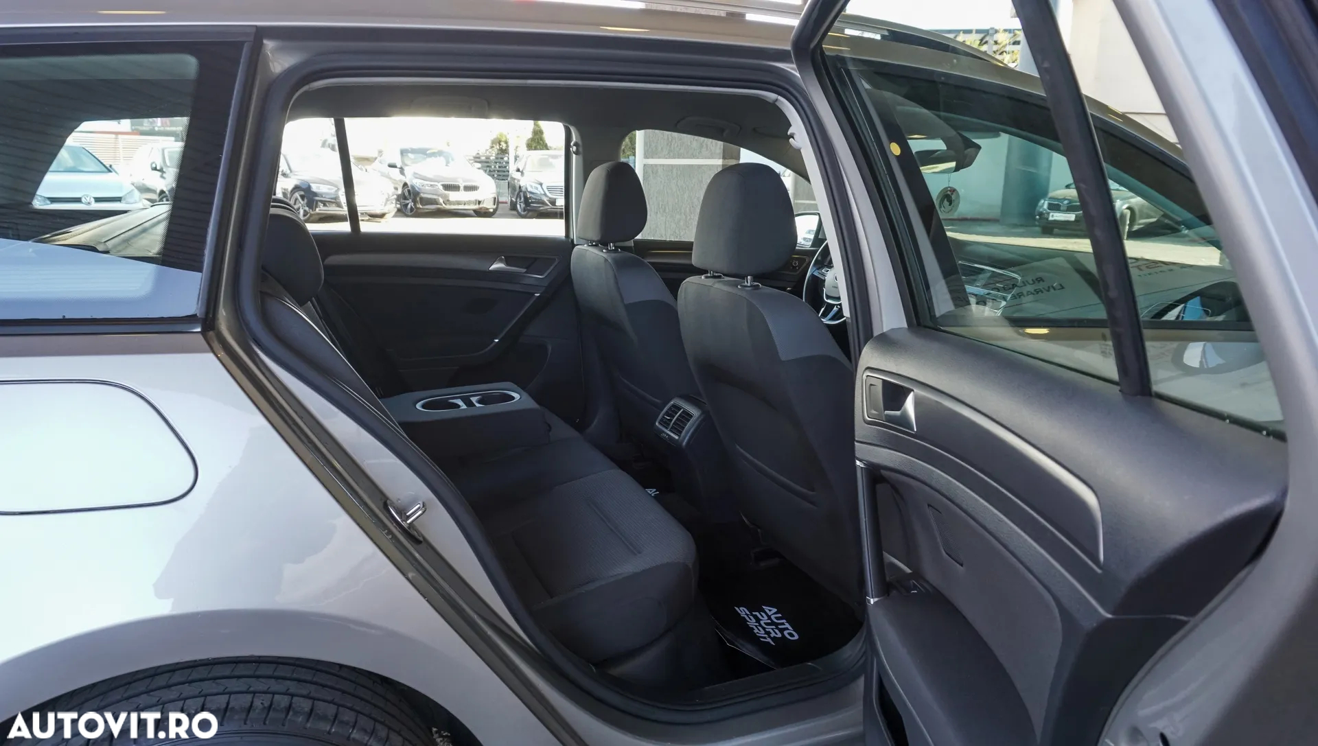 Volkswagen Golf 1.6 TDI DSG Comfortline - 29