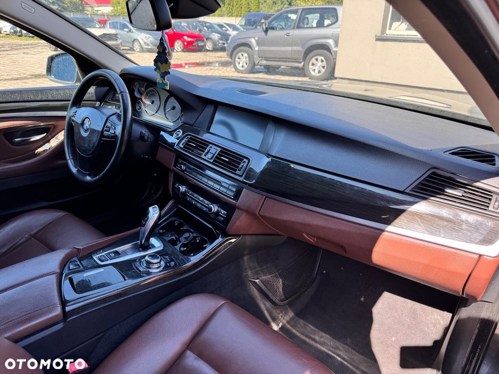 BMW Seria 5 525d - 11