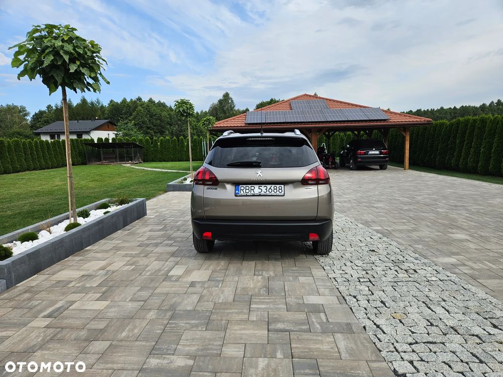 Peugeot 2008 1.2 Pure Tech Signature - 5