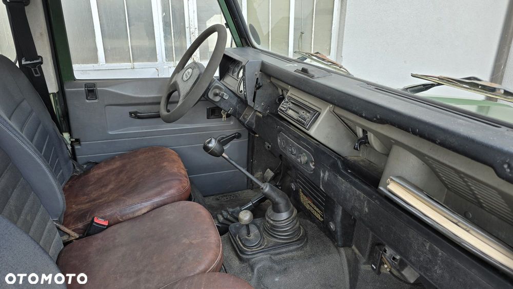 Land Rover Defender - 8