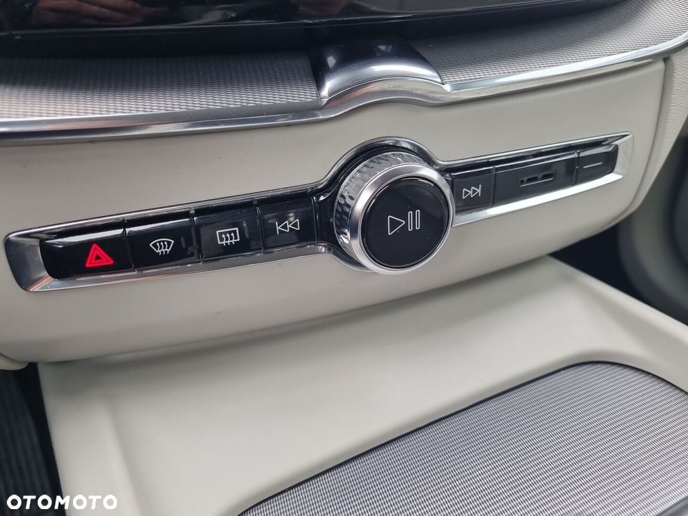 Volvo XC 60 B4 D Momentum - 21