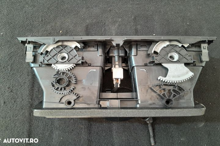 Grila ventilatie bord centru 5K0815735 5K0819728 5K0815736 5K0815735 - 3