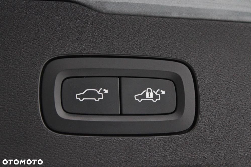 Volvo V60 Cross Country - 36