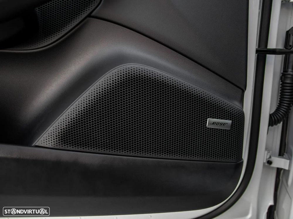 Porsche Macan Electric - 40