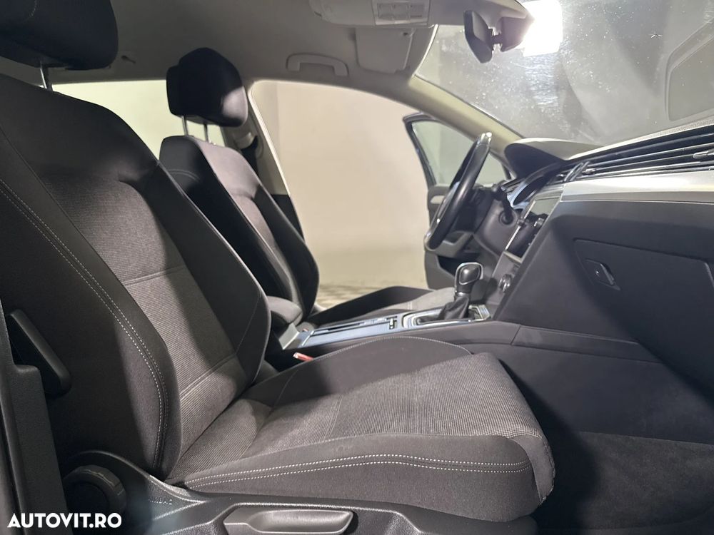 Volkswagen Passat - 12