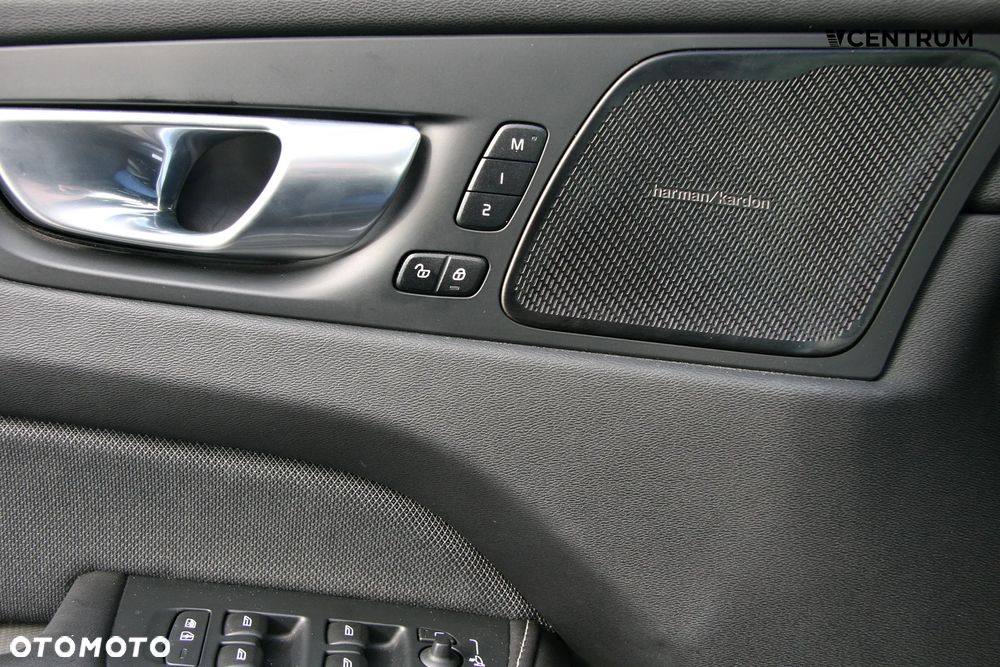 Volvo XC 60 B4 D AWD Plus Dark - 14