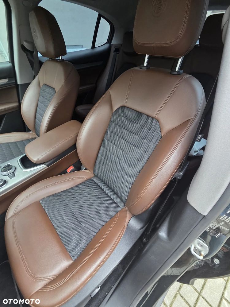 Alfa Romeo Stelvio - 8