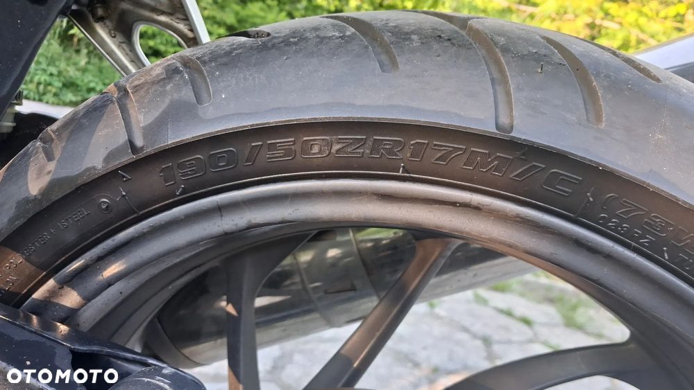 Na części Motocykl BMW K 1200 R Sport (0585,0595) silnik 1.2 16v 163 KM opona felga owiewka obudowa kanapa lusterko lampa Przełącznik Włącznik Sterownik Przewody Wiązka Instalacja Moduł Komputer Czujnik Listwa Pompa ABS Alternator Wtryski Rozrusznik Klimatyzacji Paliwa Wspomagania Kolektor Zawieszenie lagi Amortyzator Wydech Tłumik Zacisk hamulcowy chłodnica wentylator błotnik bak wspornik szybka owiewka ogon felga - 12