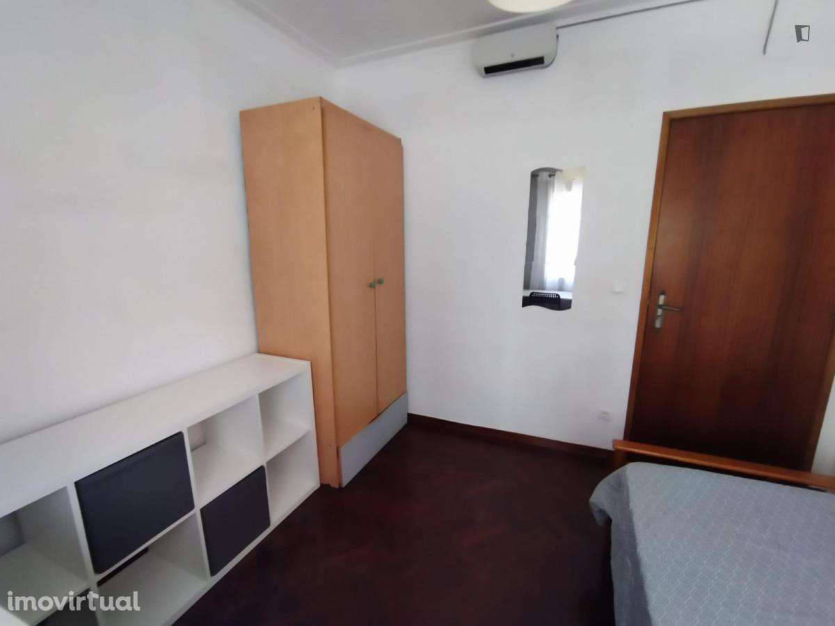 Quarto - localizado em Baixa de Santa Clara Coimbra - Grande imagem: 2/9