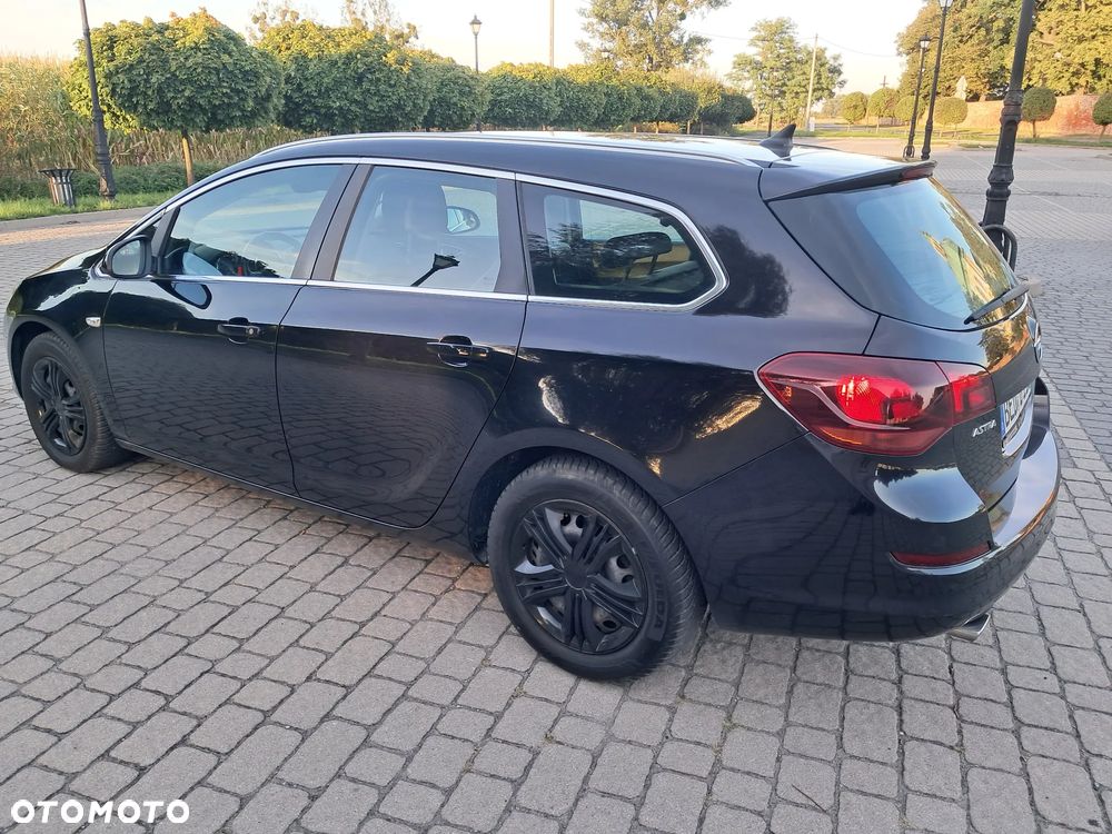 Opel Astra 1.4 Turbo 150 Jahre - 4