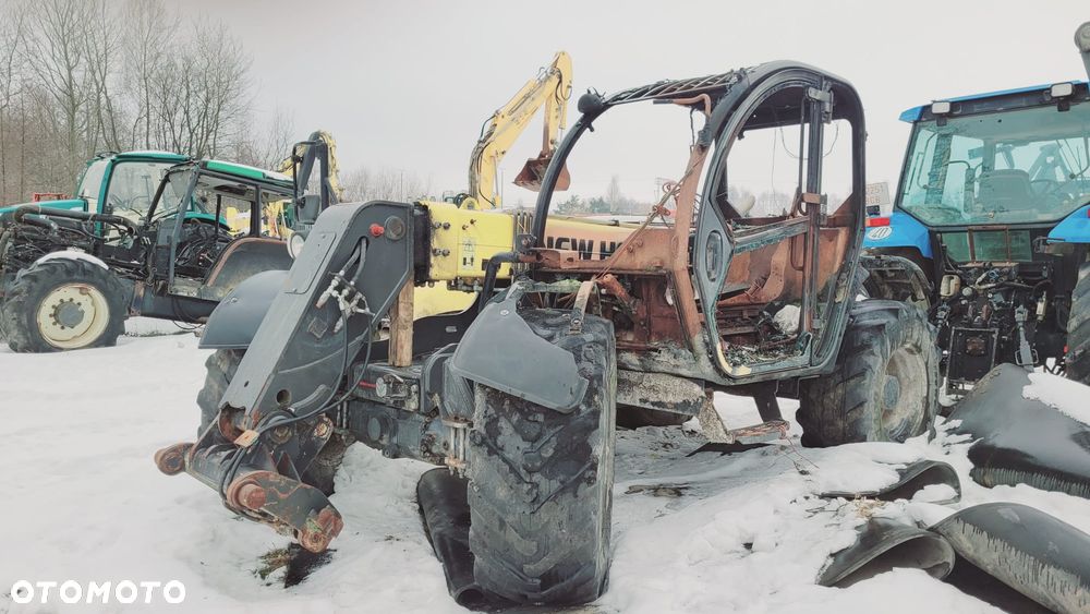 Spalona ładowarka New Holland TH 6.32 na części - 3