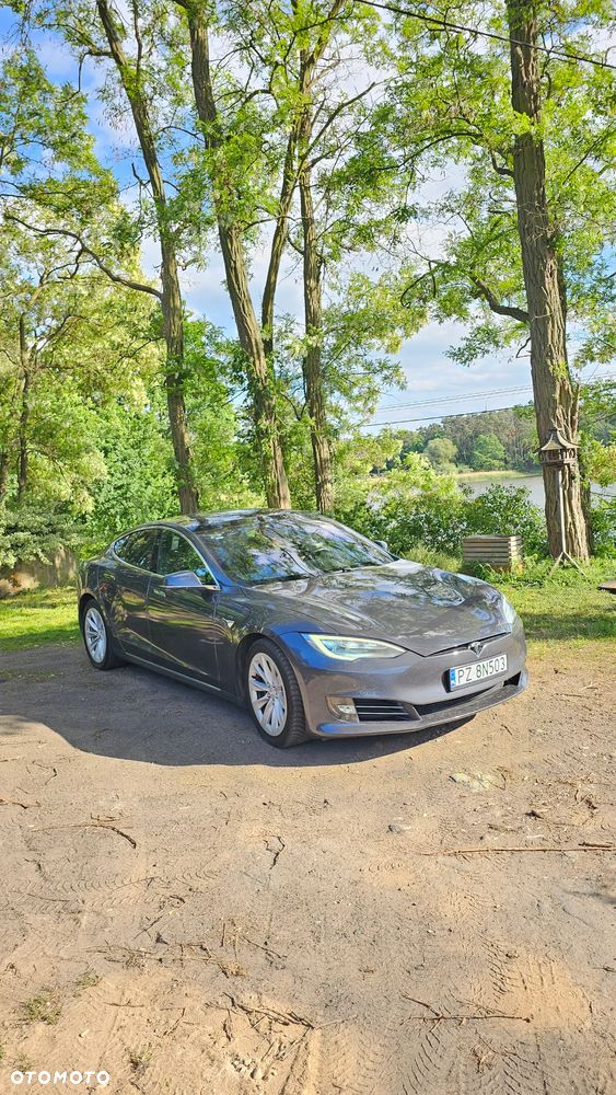 Tesla Model S - 26