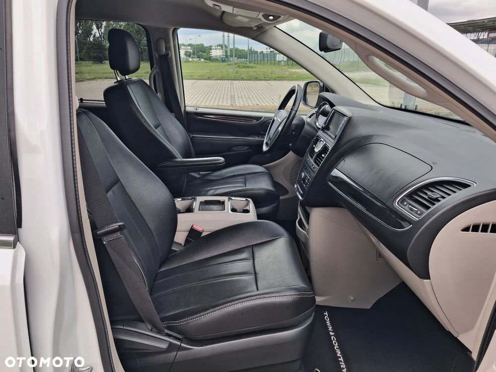 Chrysler Town & Country 3.6 Touring - 25