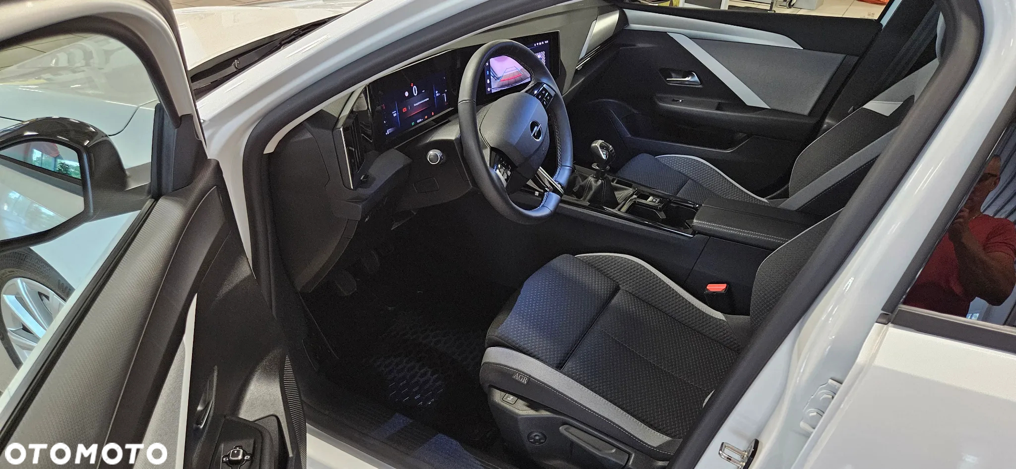 Opel Astra V 1.2 T Elegance S&S - 8