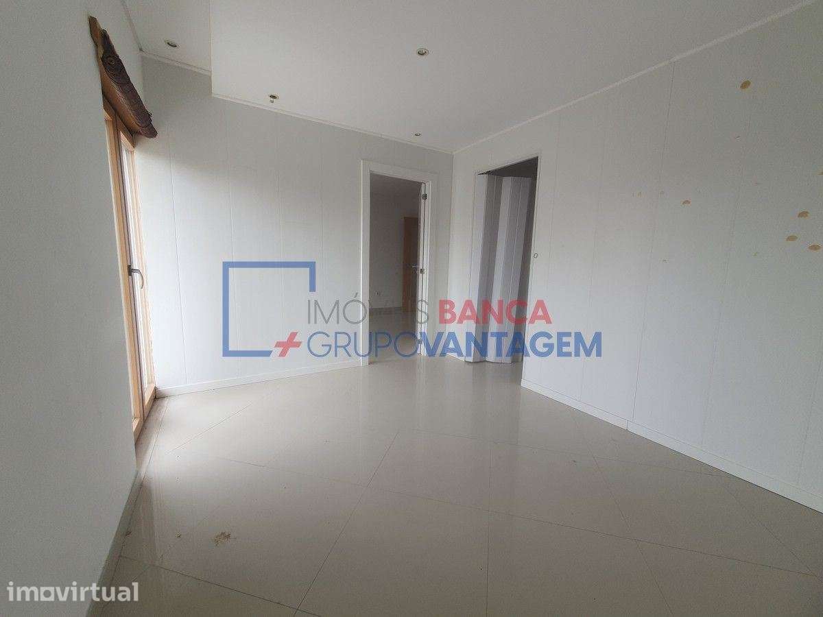 T4 COM 150m2 | SUÍTE | VARANDAS | ARRECADAÇÃO - Grande imagem: 3/30