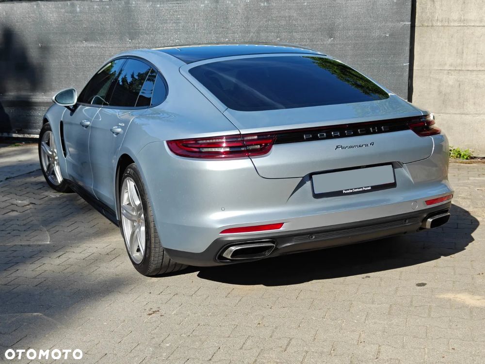 Porsche Panamera 4 - 19