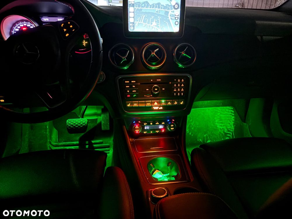 Mercedes-Benz GLA 250 4-Matic Urban - 31