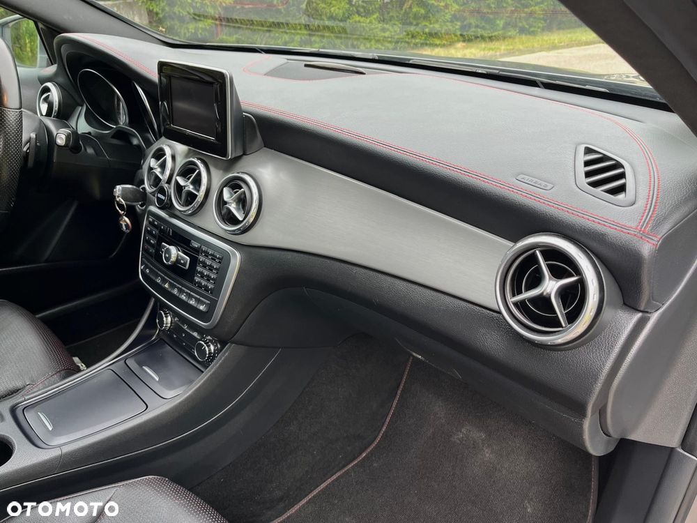 Mercedes-Benz GLA 220 CDI 4Matic 7G-DCT AMG Line - 19