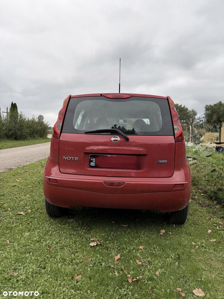 Nissan Note 2010 photo 2