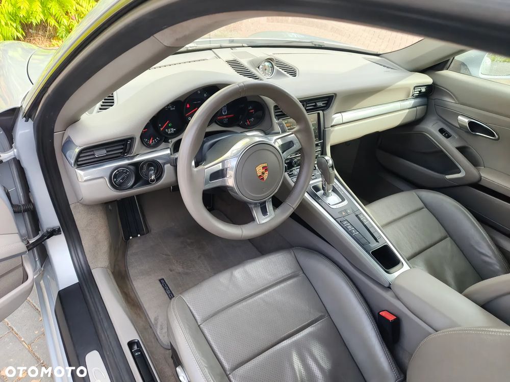 Porsche 911 Carrera 4 PDK - 31