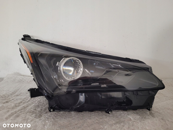 Lexus NX lift 200H 300H lampa przód prawa full led.