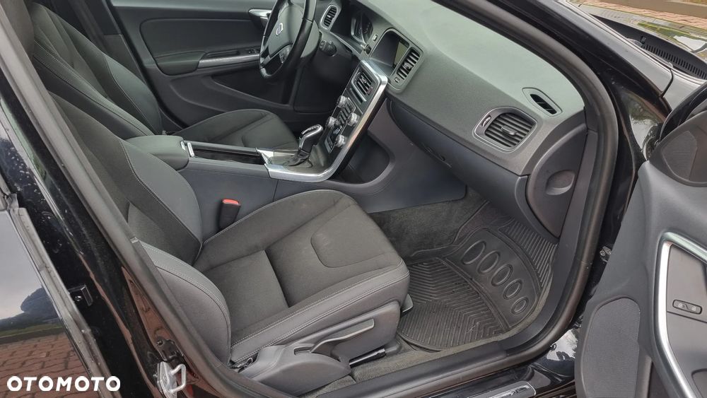 Volvo V60 D4 Geartronic Momentum - 12