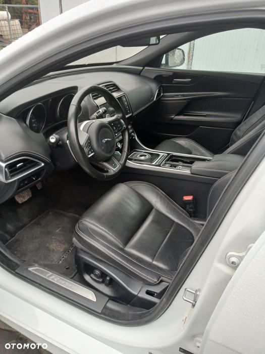 Jaguar XE 25t R-Sport - 7