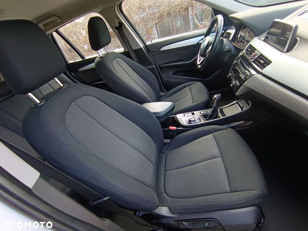 BMW X1 sDrive16d - 12