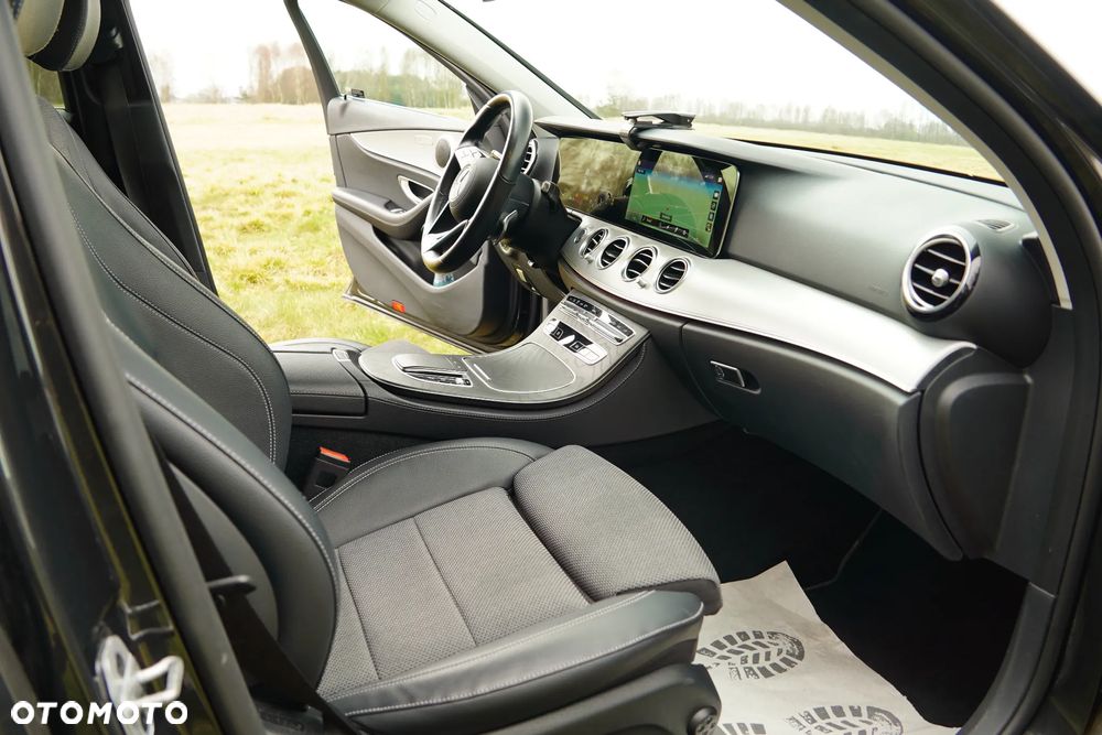 Mercedes-Benz Klasa E 220 d 4-Matic AMG - 22