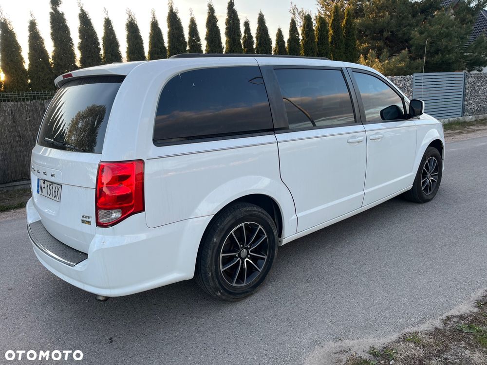 Dodge Grand Caravan - 8