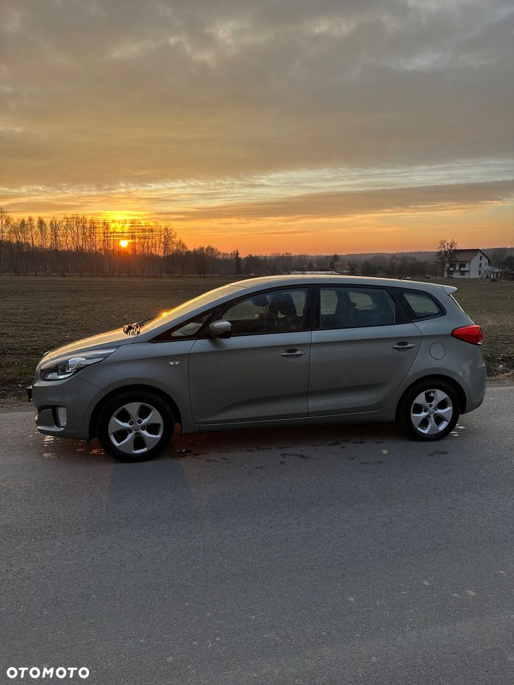 Kia Carens 1.7 CRDi M 7os EU6 - 6
