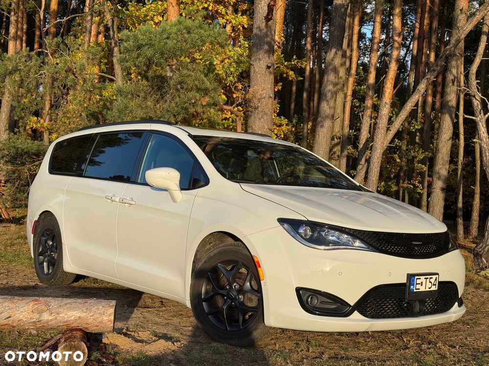 Chrysler Pacifica - 5