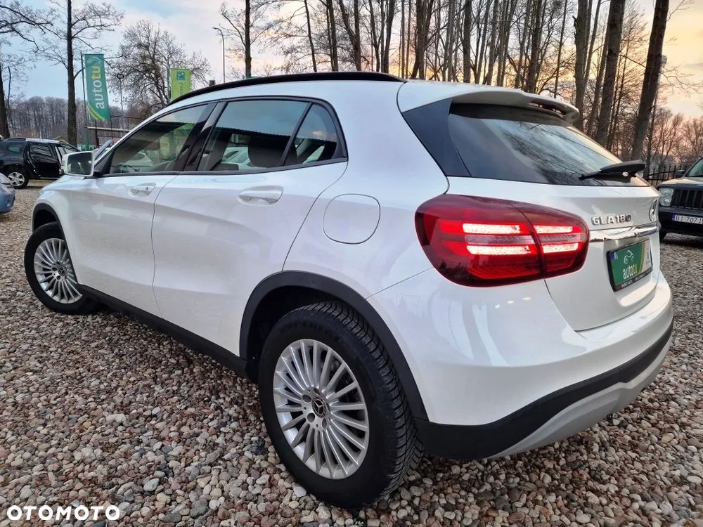 Mercedes-Benz GLA - 4