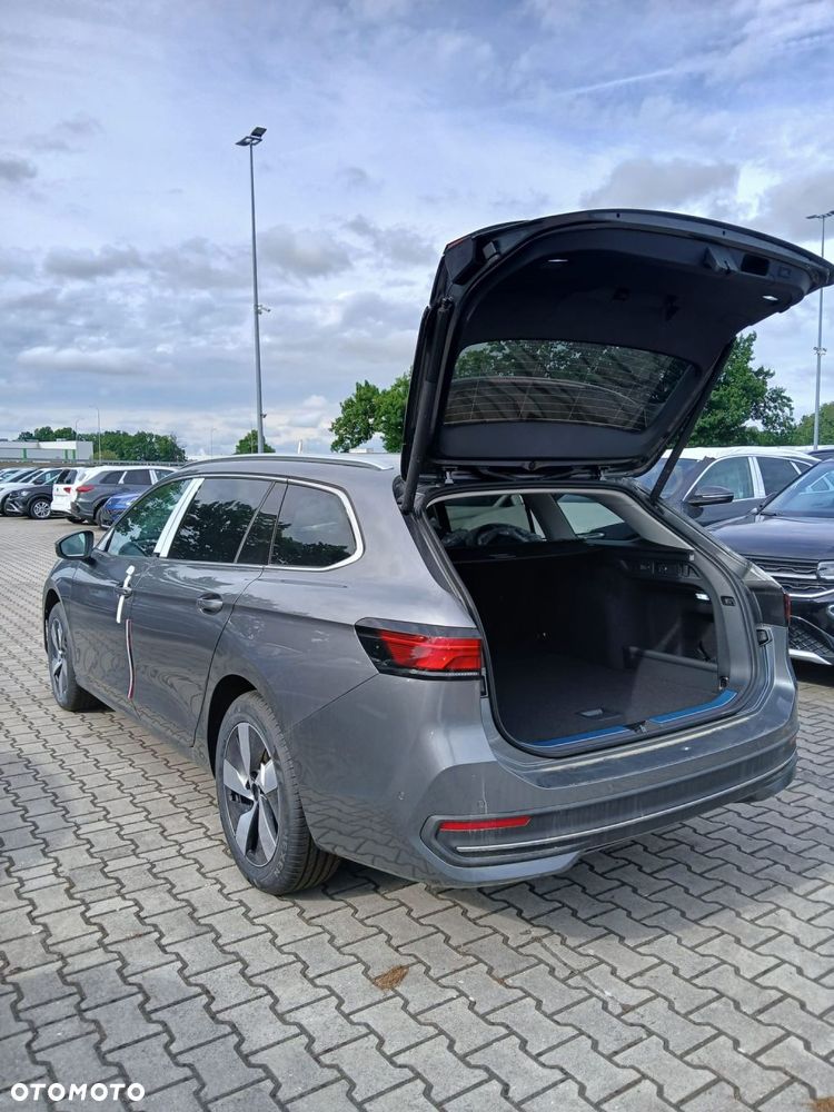 Volkswagen Passat Variant - 8