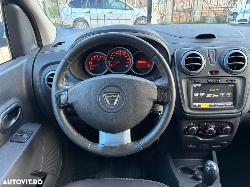 Dacia Lodgy TCe 115 Stepway Celebration - 7