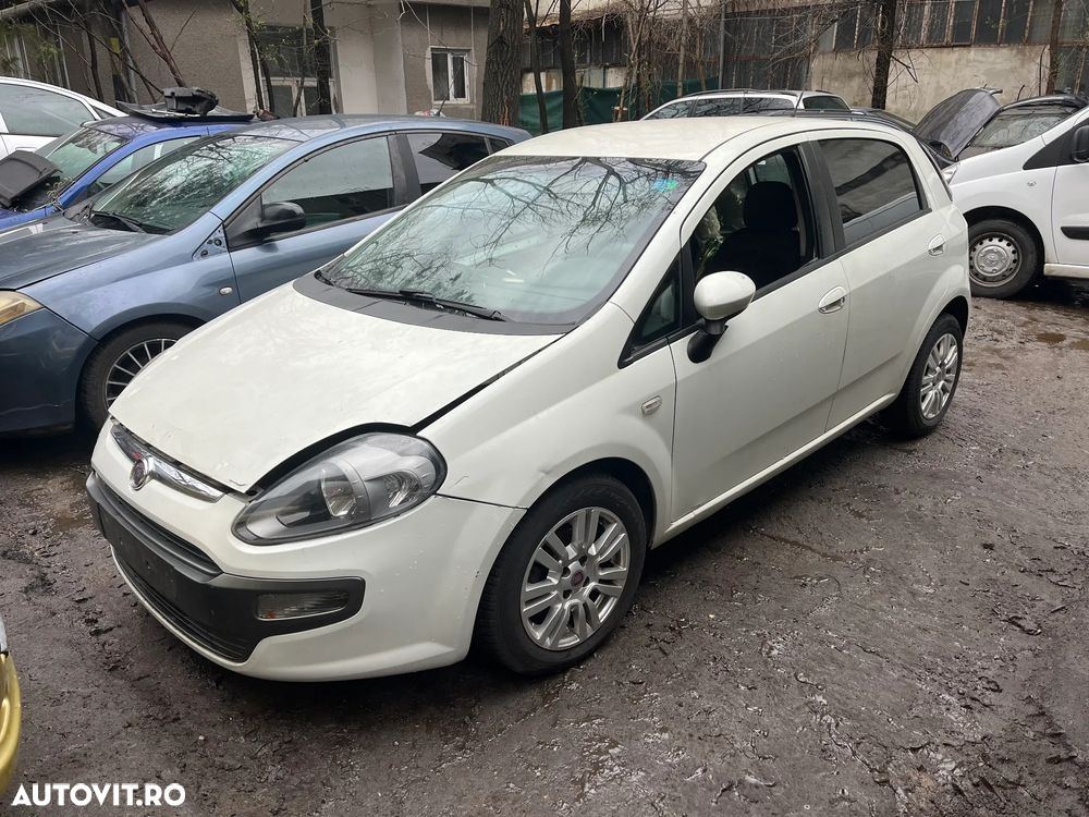 Dezmembrez Fiat Punto facelift alb 2010-2011 1,4 benzina - 5