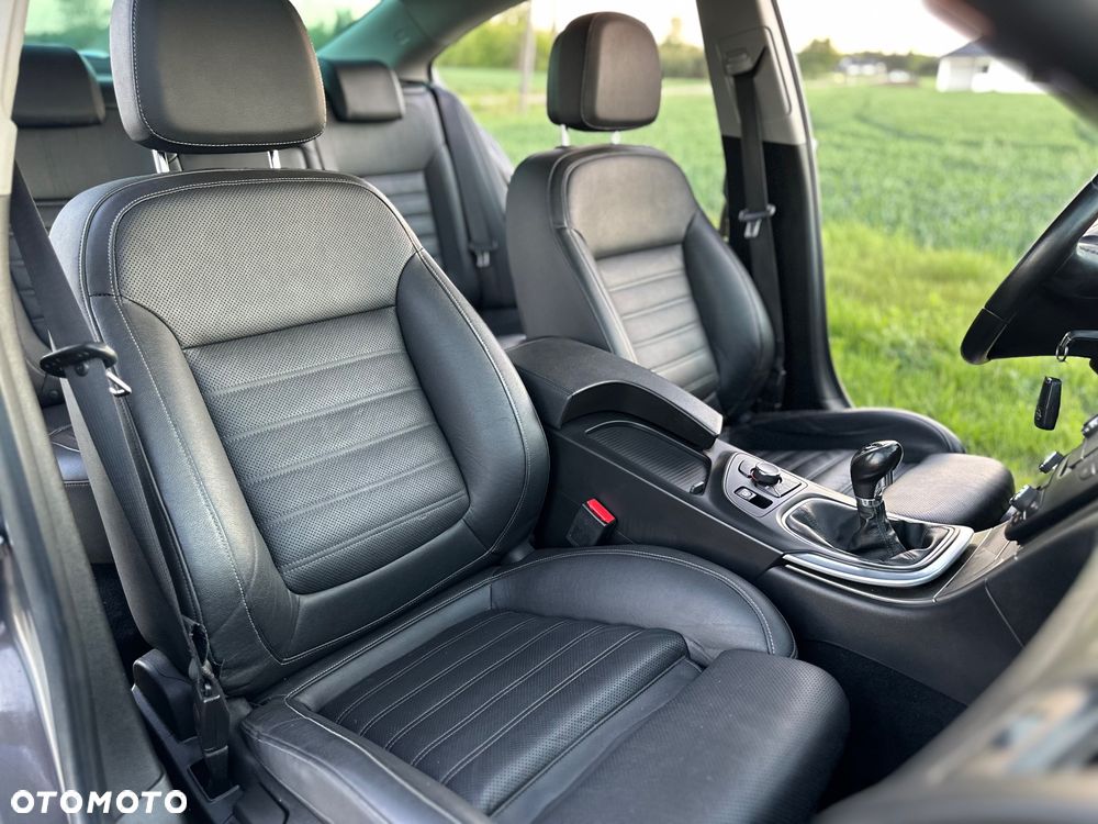 Opel Insignia - 25
