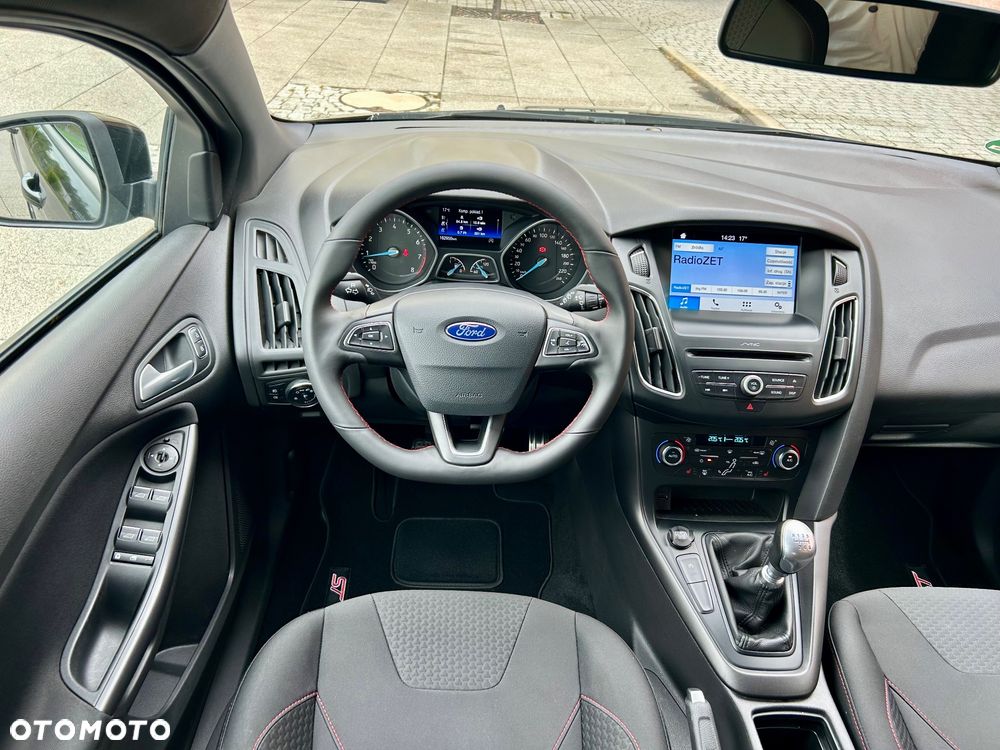 Ford Focus 1.0 EcoBoost Start-Stopp-System ST-LINE STYLE - 24