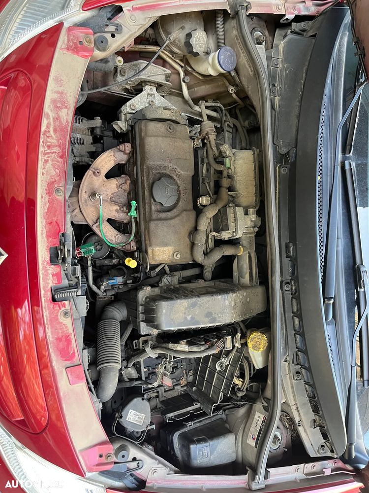 Dezmembrez Citroen C3 visiniu 1,1 benzina 2008 - 8