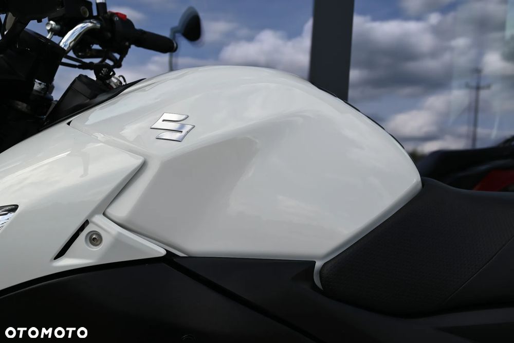 Suzuki GSR - 18