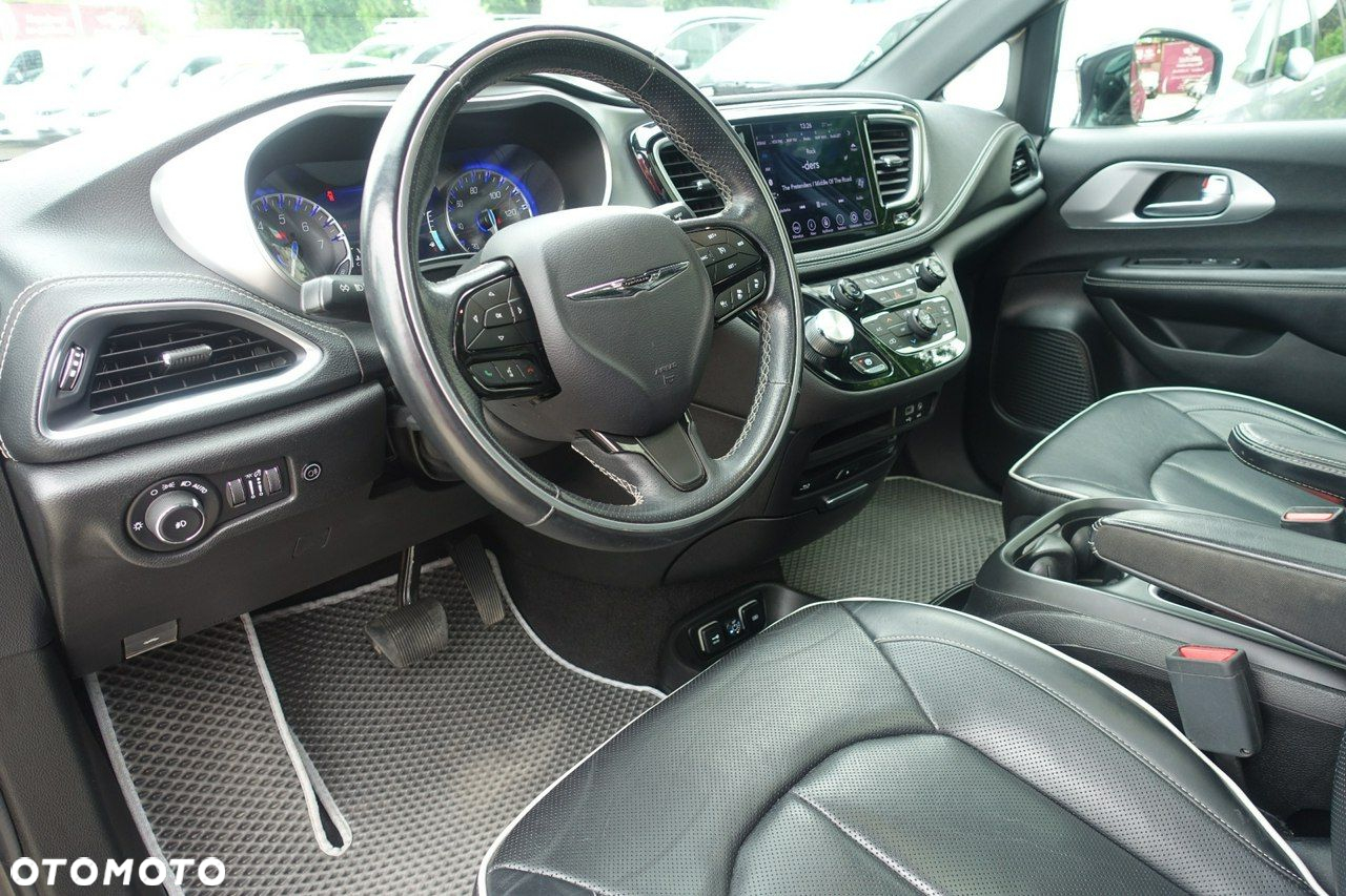 Chrysler Pacifica - 15