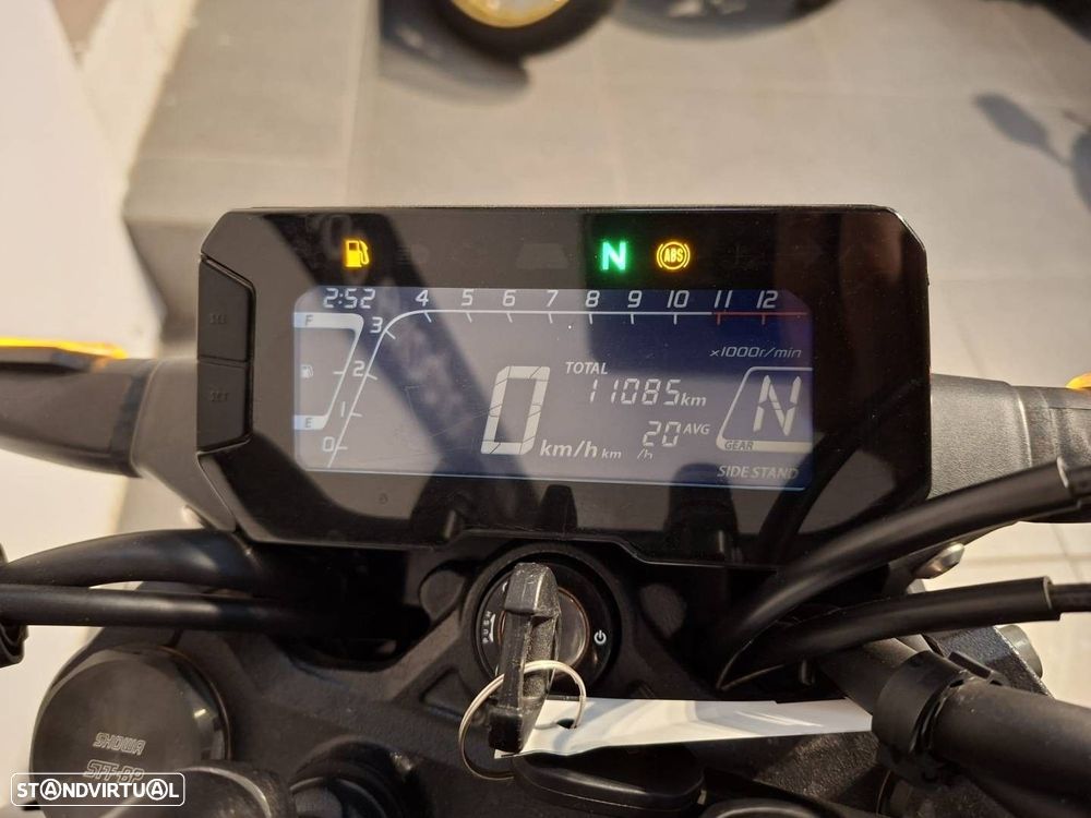 Honda CB 125R - 4