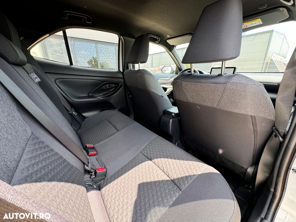 Toyota Yaris 1.5 VVT-i HSD Dynamic Bi-tone - 26